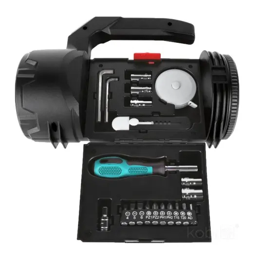 LED ficklampa öppnad för att visa inbyggt verktygssats med skruvmejsel, bits och måttband.