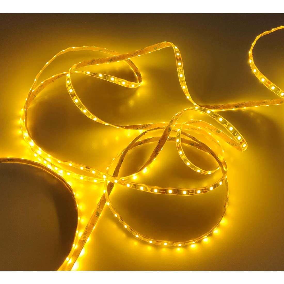 Billede af 12V LED Strip - 5m - Gul Farve - 8 mm - 300 Dioder - Dæmpbar - IP65 - Udendørs