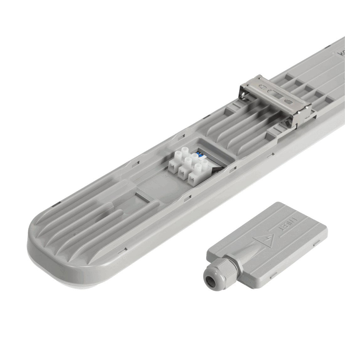 Baksida av 120 cm LED armatur 36W med anslutningsklämmor och avtagbar kabelinföring med förskruvning. Armaturen är IP65-skyddad och ger 4320 lumen vid 4000K.