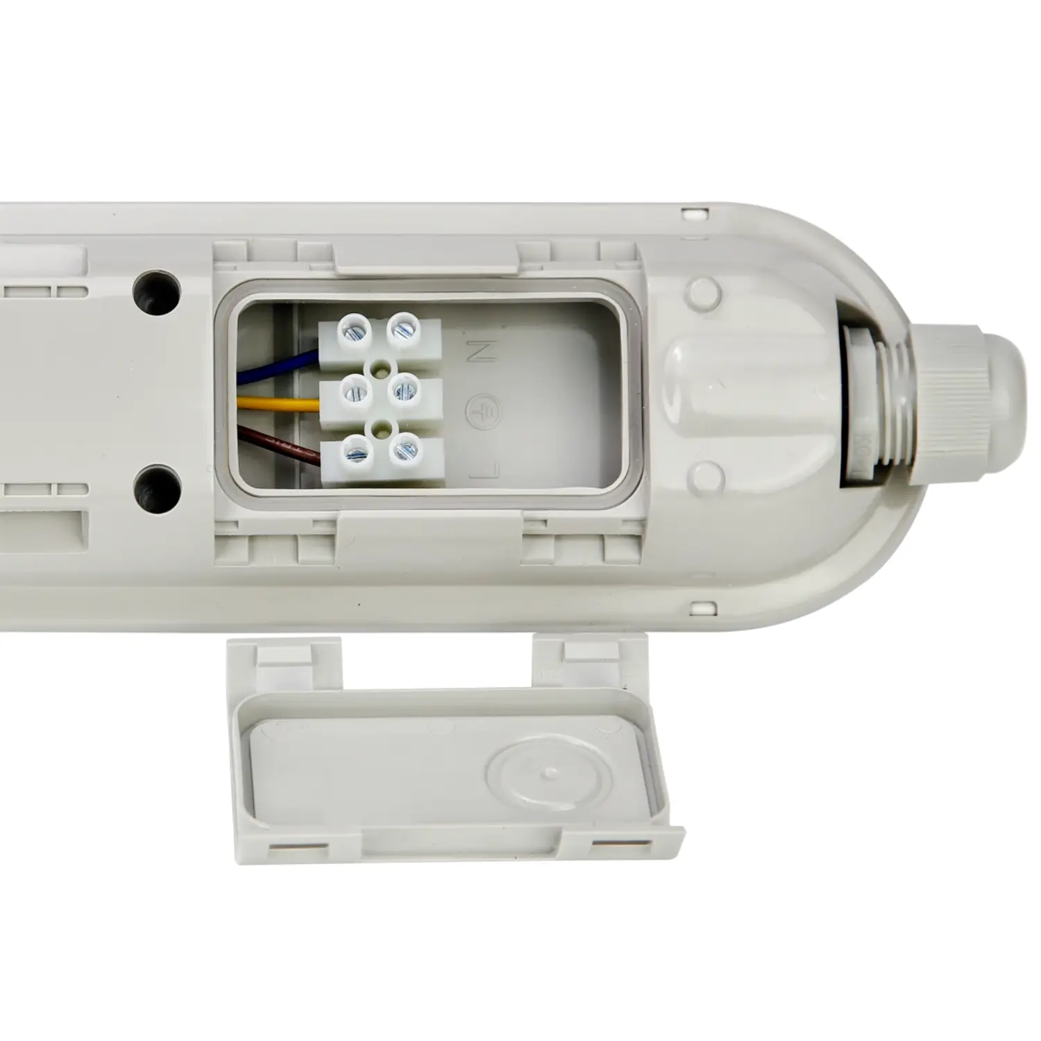 Närbild av kopplingsbox på LED Armatur 120cm LINKER 40W, med kabelingång och plint för vidarekoppling.