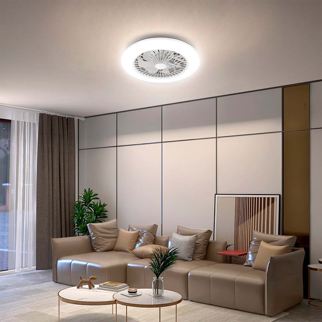 Takfläkt med ljus installerad i vardagsrum, ger både belysning och ventilation.