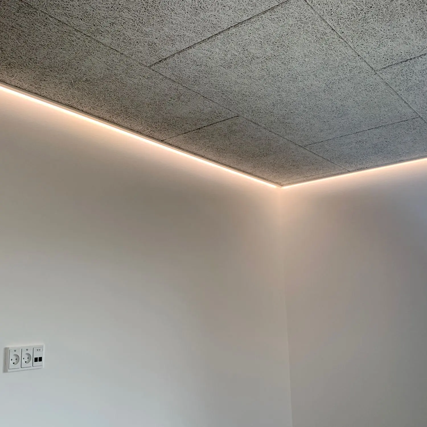 Træskinne for indirekte lys | 150cm | Til LED Strip | Hvid Træskinne for indirekte lys | 150cm | Til LED Strip | Hvid