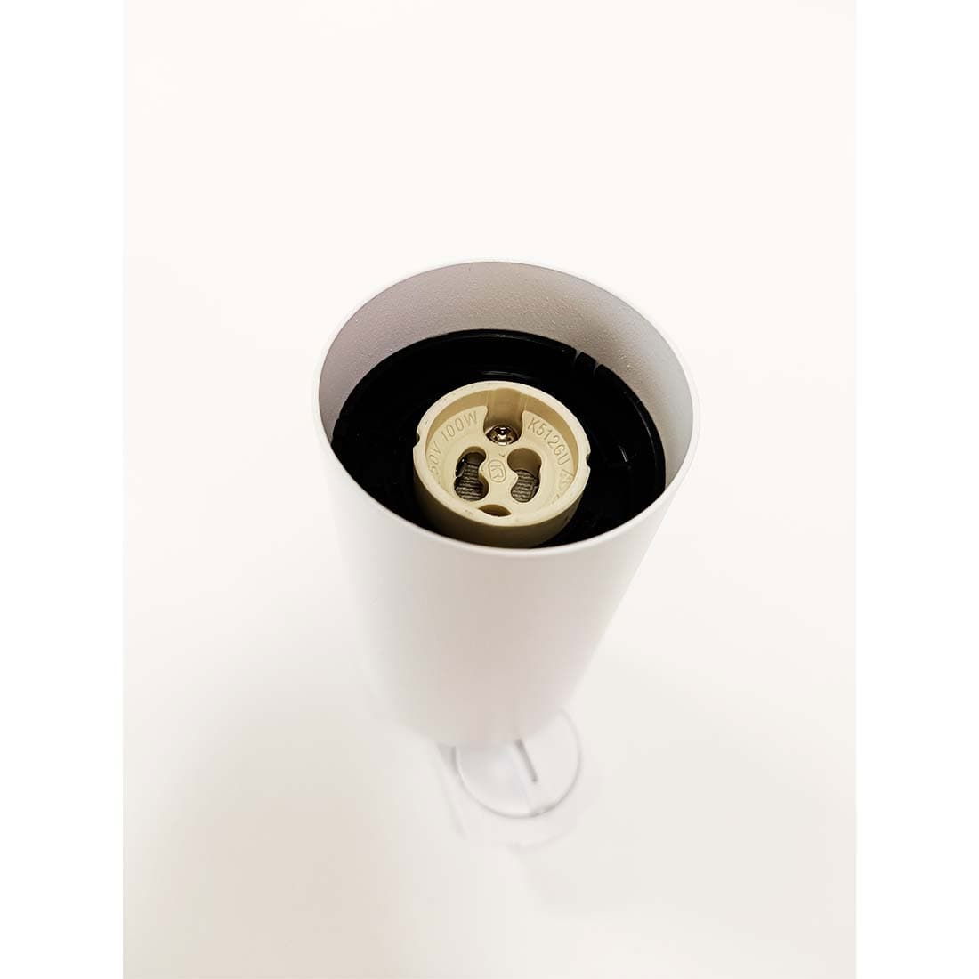 Skinnespot 1F STYLE GU10 i hvid til square 1-faset lyskinner. Cylinderformet lampehus i mat hvid med synlig GU10 fatning til udskiftelig pære.